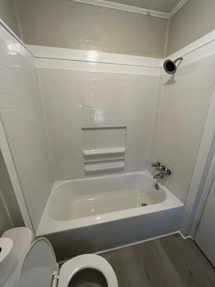 Building Photo - 1627 Lacy St