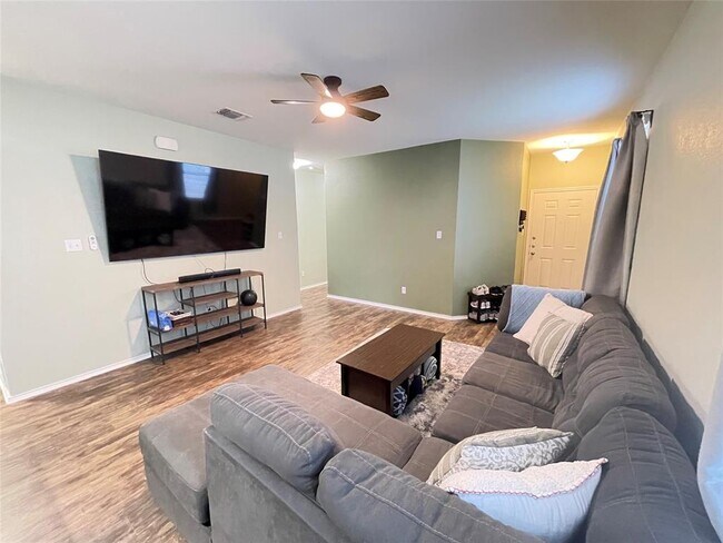 Building Photo - 228 La Dera Dr