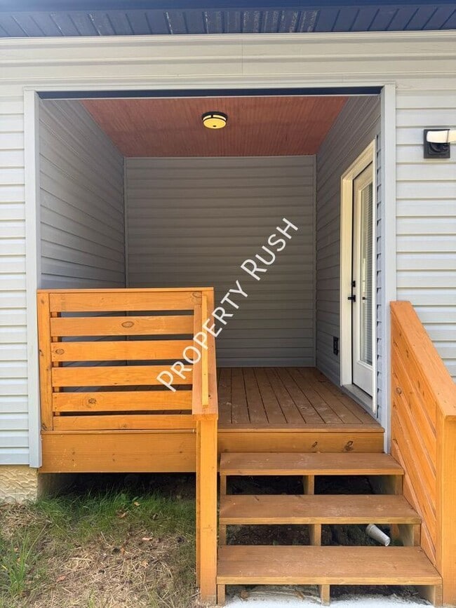 Building Photo - 1852 Wilberforce St