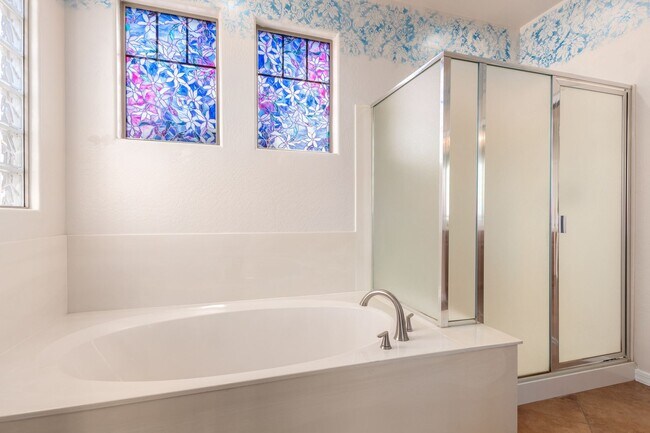 Building Photo - Private pool in highly sought after Goodye...