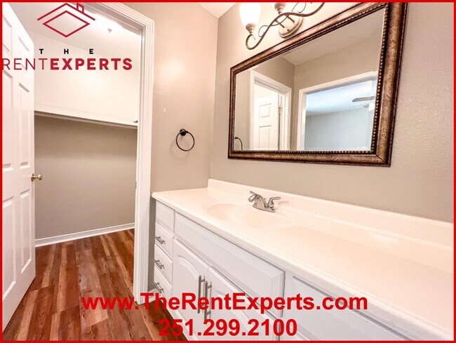 Building Photo - 2086 Mesa Dr