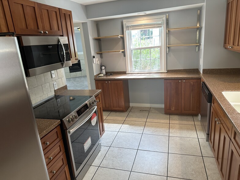 Updated kitchen with new appliances. - 5101 Boulevard Pl