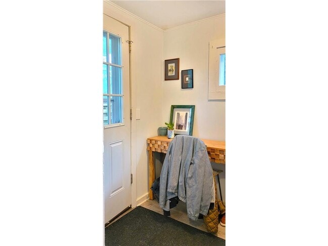 Building Photo - 2335 Hemlock Ln N