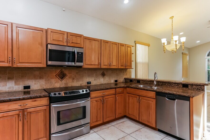 Building Photo - 12020 Glenmore Dr