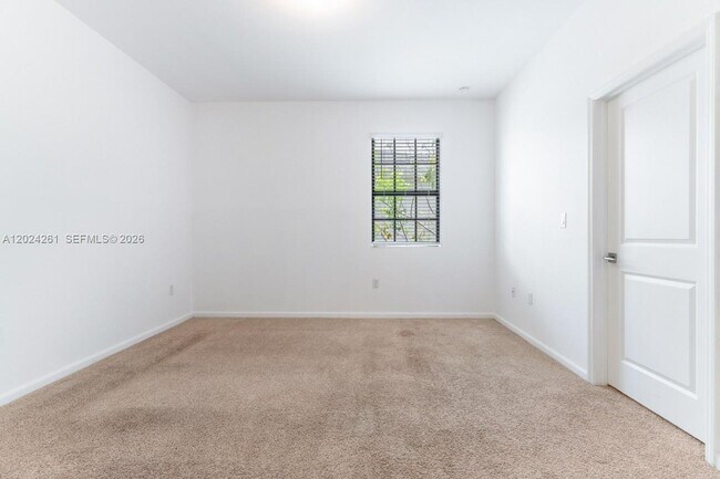 Building Photo - 1170 SW 7th Ct