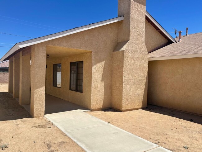 Building Photo - 3+2 with garage