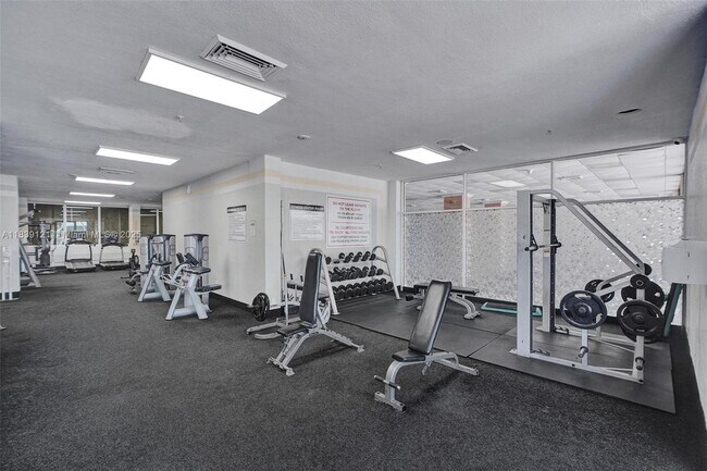 Building Photo - 400 Kings Point Dr