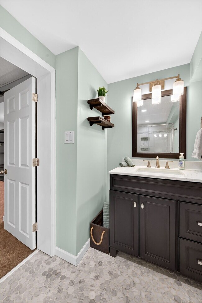 Building Photo - 1203 Dorne Dr