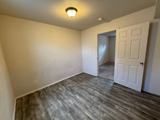 Building Photo - One Bedroom, One-bathroom Apartments Located in Gering!