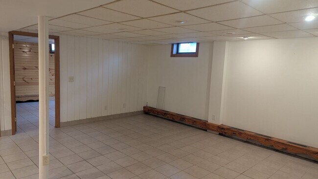 Building Photo - 1400 13th Ave NE