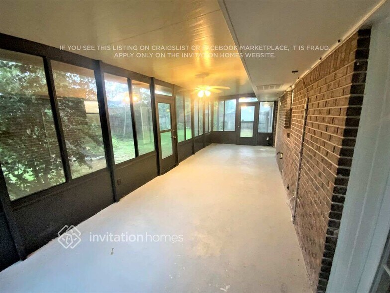 Building Photo - 11666 Wellington Way