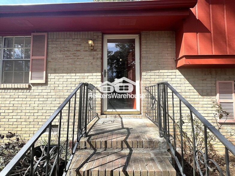 Building Photo - 3575 Leisure Ln