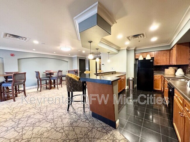 Building Photo - 330 E Las Colinas Blvd