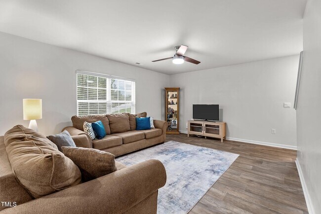 Building Photo - 132 Rockfall Wy