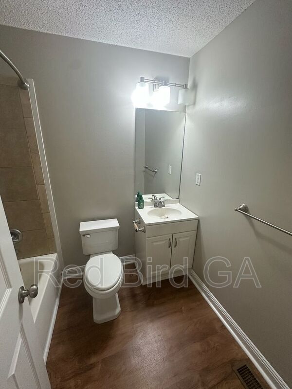 Building Photo - 1230 Harris St