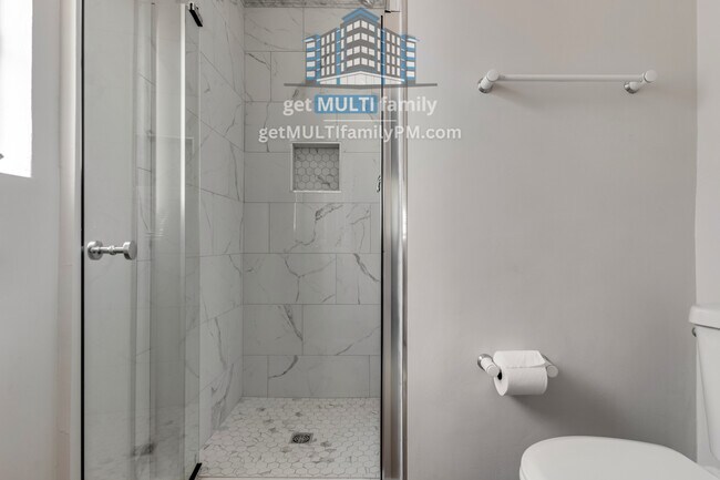 Building Photo - 2618 E Pierson St