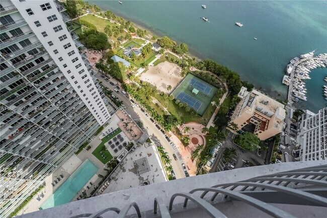 Building Photo - 1750 N Bayshore Dr