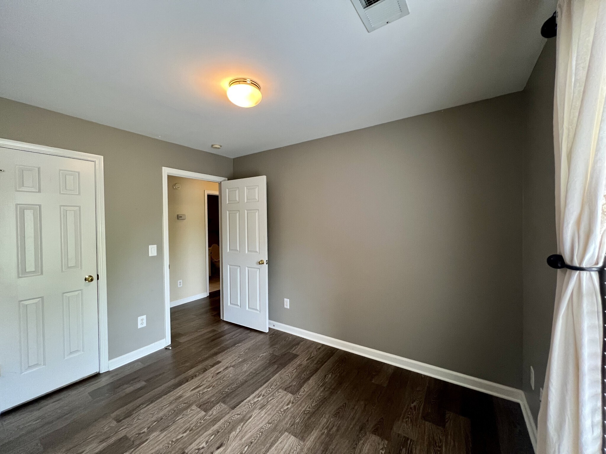 Building Photo - 116 Carriage Ct