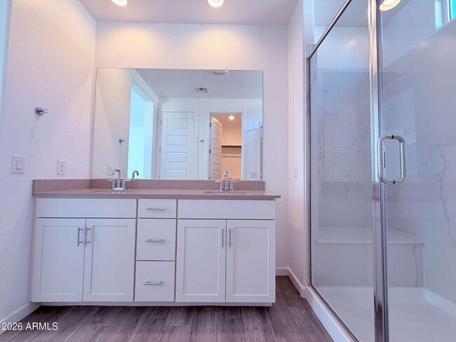 Building Photo - 10126 E Ulysses Ave