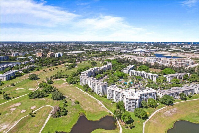 Building Photo - 2671 S Course Dr