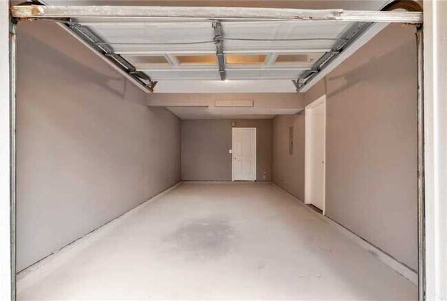 Building Photo - Fantastic 4bd/2ba home! Let yourself in!