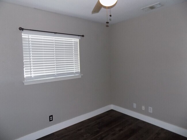 Building Photo - 14139 Swallow Dr