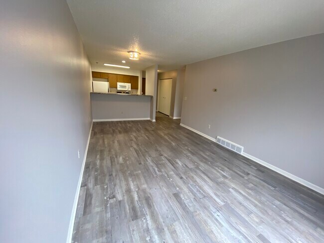 Building Photo - 395