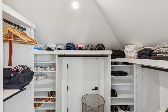 Building Photo - 1810 Quail Ct