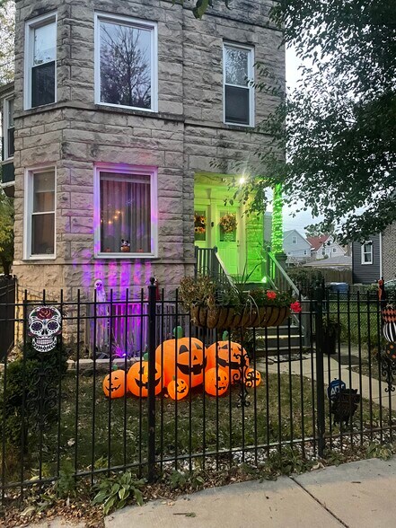 Primary Photo - 1700 N Monticello Ave