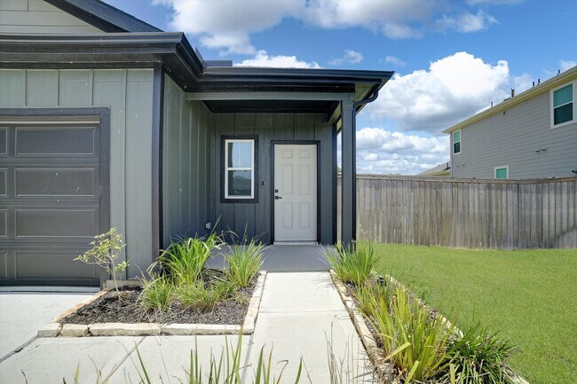 Building Photo - 511 Louis Ln