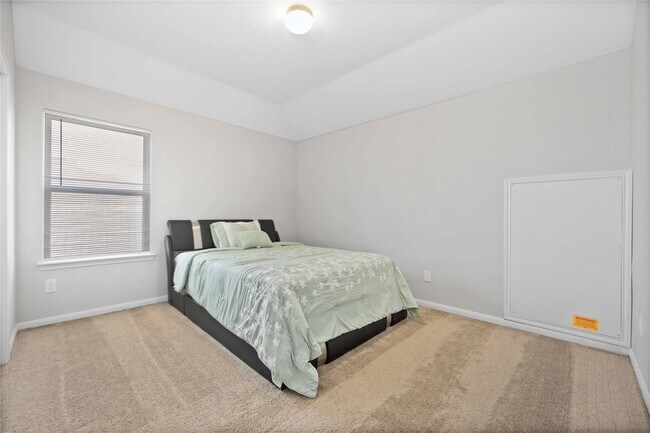 Building Photo - 4611 Hronas Dr