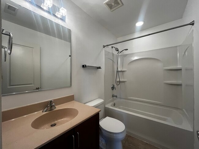 Building Photo - 1516 Broadway St