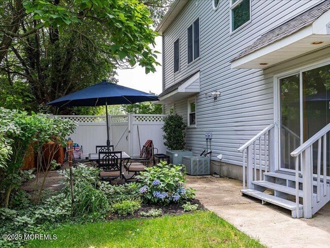 Building Photo - 552 Prospect Ave