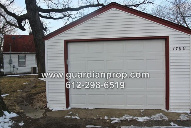 Building Photo - House in Midway Available August 1, Hardwood Floors, Updated Kitchen & Bath, Garage, Pet Friendly!