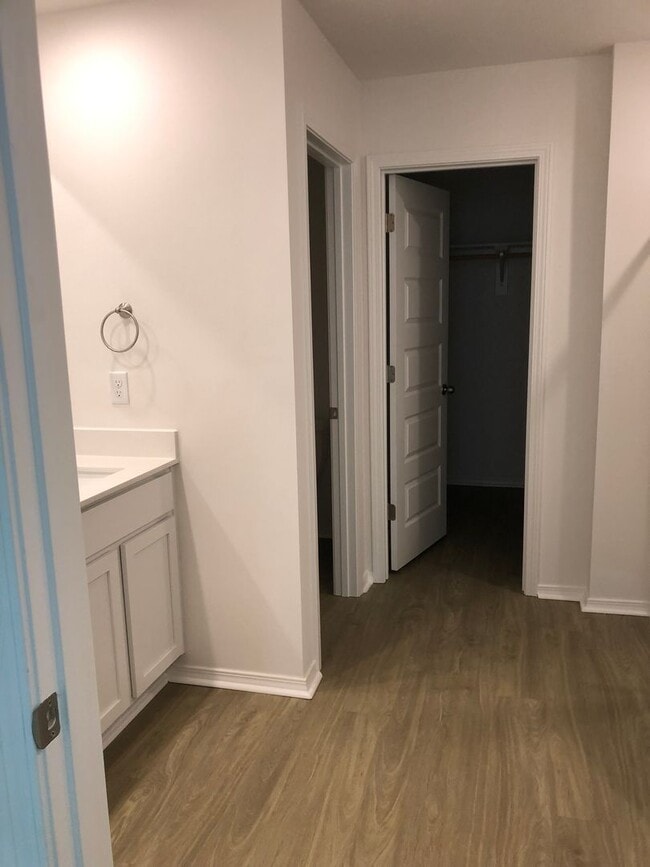 Building Photo - Rare 4 Bedroom For Rent