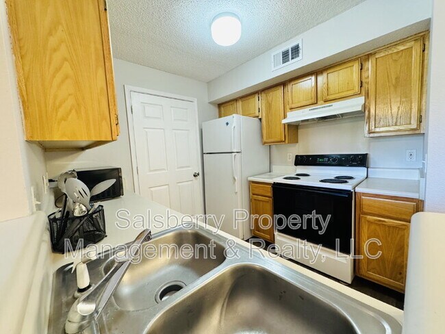 Building Photo - 4000 Dancing Cloud Ct