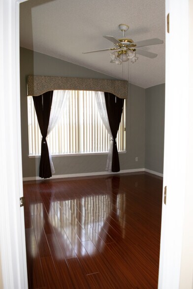 Building Photo - 4119 Forest Island Dr