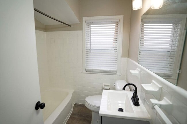 Building Photo - This beautifully updated 3-bedroom, 2-bath...