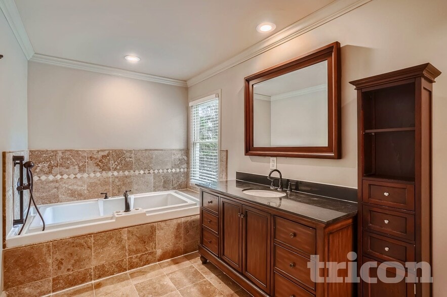 Building Photo - 125 Hunters Trce