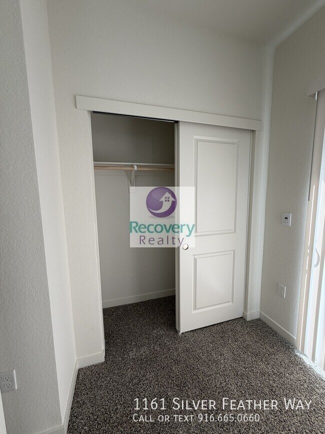 Building Photo - 1161 Silver Feather Wy