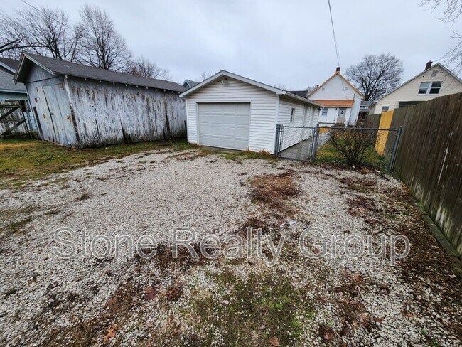 Building Photo - 1809 S Center St