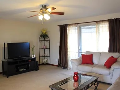 Spacious Living room - 5377 Flotron Dr