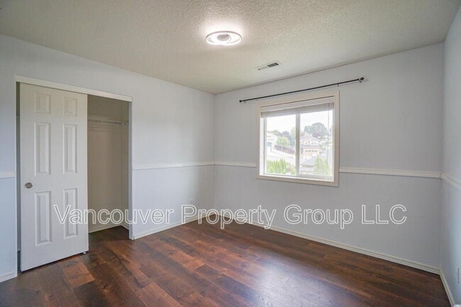 Building Photo - 1211 W F Pl