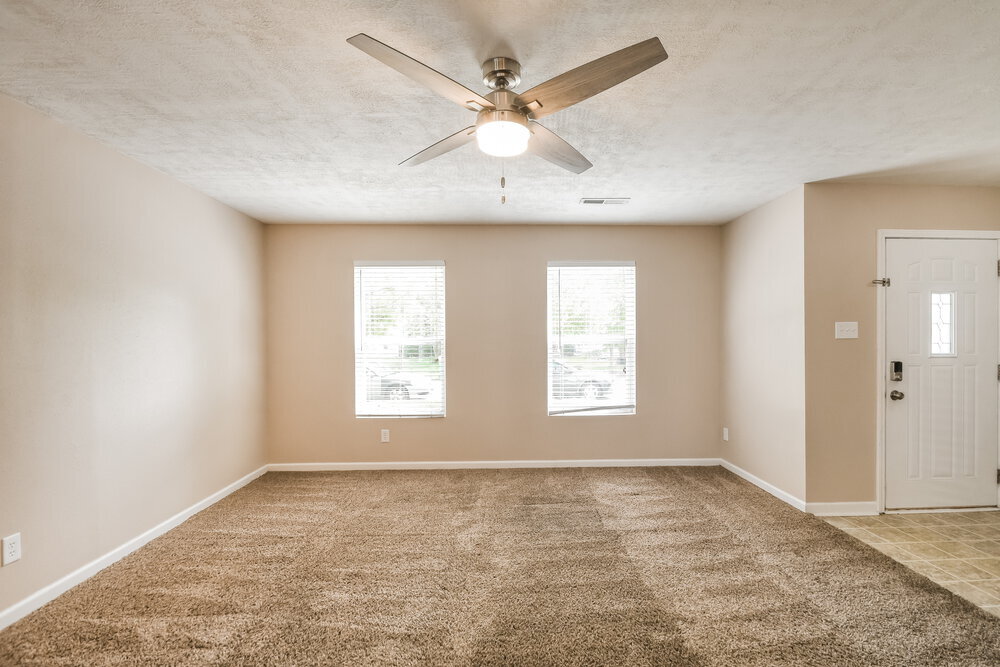Building Photo - 952 Ravine Dr