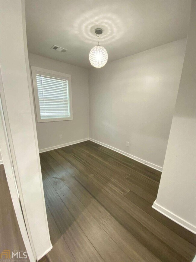 Building Photo - 1127 Dobbs Dr SE