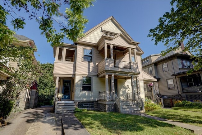 Primary Photo - 294 Laburnam Crescent