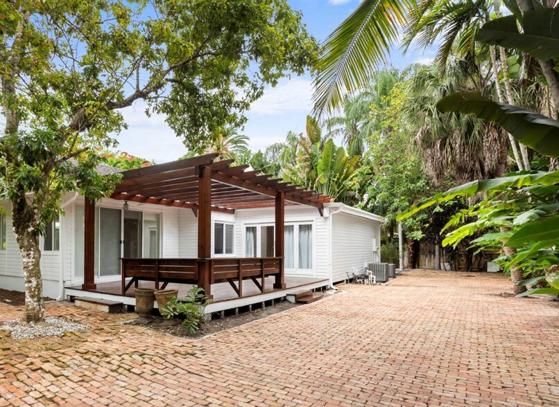 Building Photo - 3945 Loquat Ave