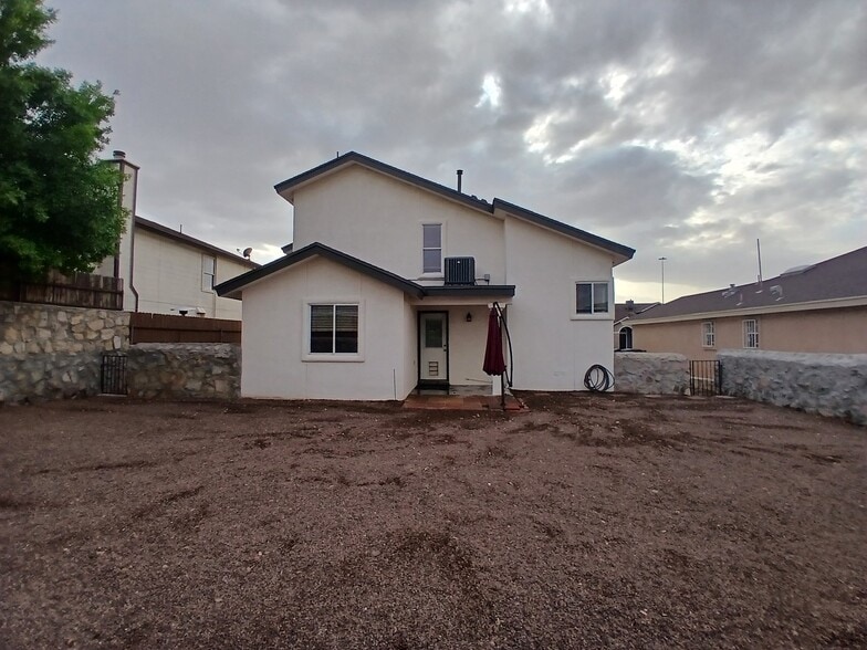 Building Photo - 3012 Tierra Salada Dr