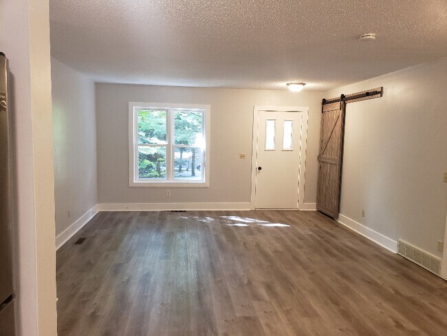 Building Photo - 4055 S Thornapple Hollow