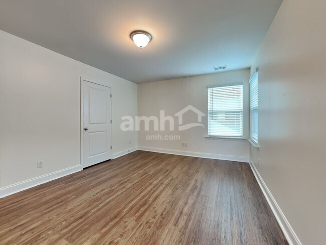 Building Photo - 12 Cherry St